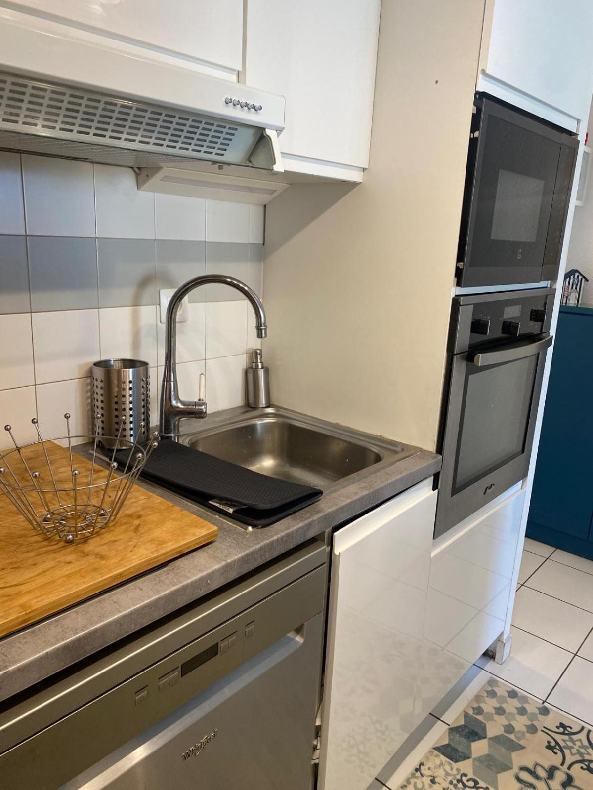 Appartement Vue Mer Сет Екстериор снимка